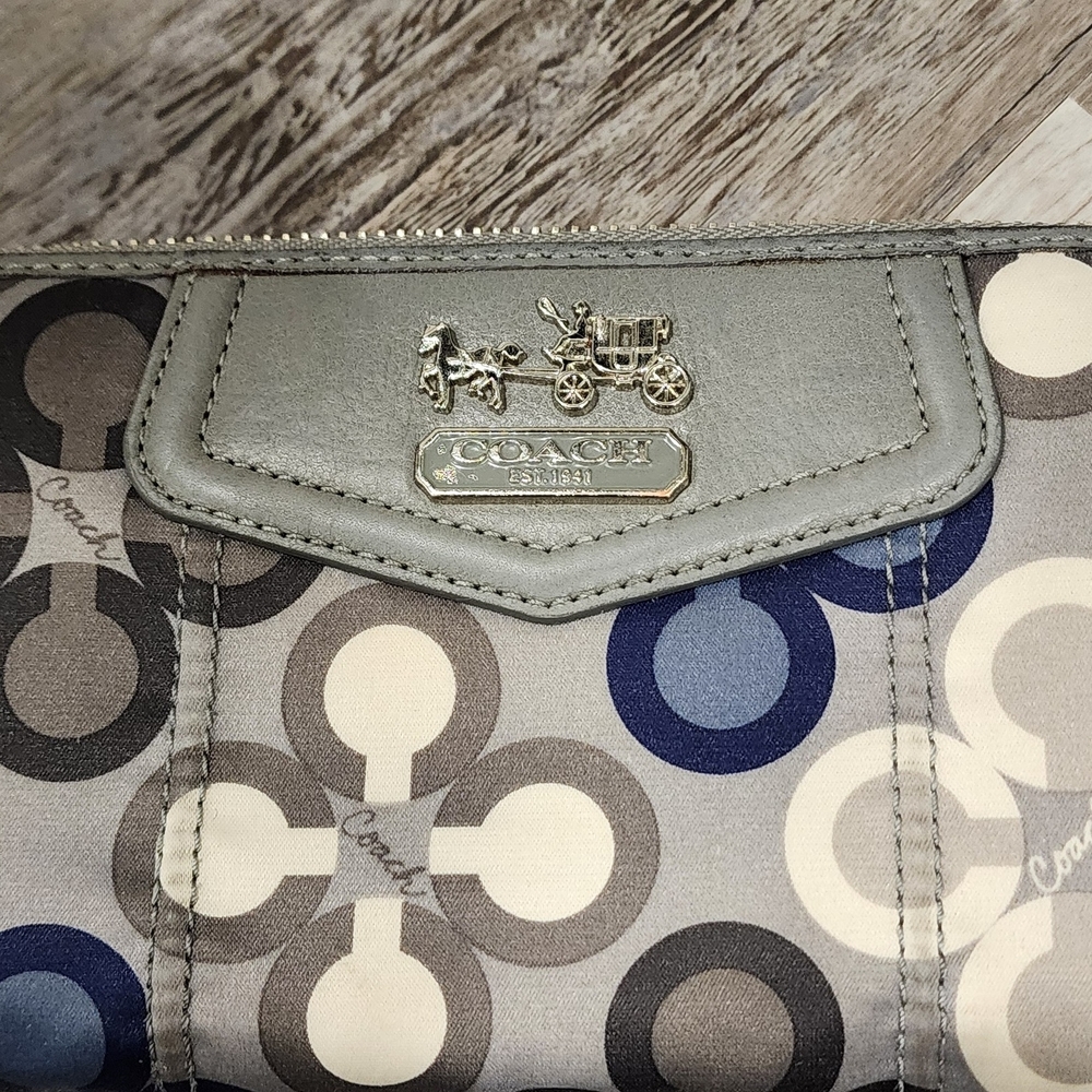 Vintage Coach Signature Horse & Carriage Patterned Cloth Wallet - Picture 2 of 8